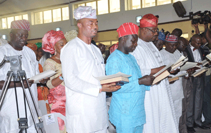 Fashola swears in new administrators for 20 LGs, 37 LCDAs - Vanguard News