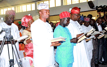 Fashola swears in new administrators for 20 LGs, 37 LCDAs