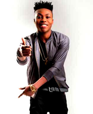 Reekado Banks windscreen smashed in UNILAG