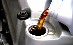 Oil prices rise further as dollar drops