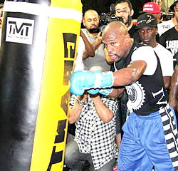 How Mayweather can remain undefeated against Pacquiao