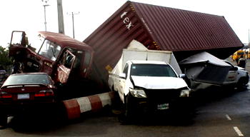 8 die in auto crash