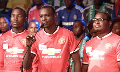 Star SuperFans gameshow: Man U fans batter Chelsea fans