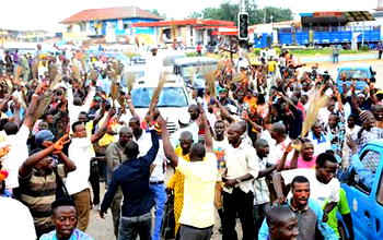 Man trekking from Yola to Abuja to see Buhari, arrives Bauchi