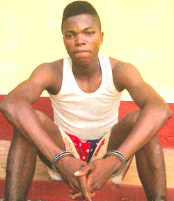 B-I-Z-A-R-R-E How 19-yr-old drop-out hypnotizes women with strange ring