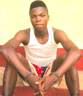 B-I-Z-A-R-R-E How 19-yr-old drop-out hypnotizes women with strange ring