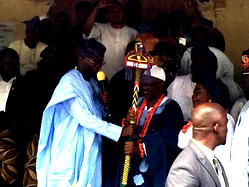 Fashola instals new Ayangburen of Ikorodu