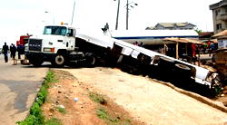 Youths scoop fuel in Ibadan tanker crash