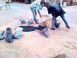 Pot-holes volunteer fillers rescue Imo roads