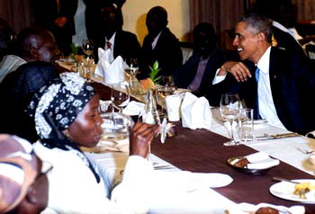 Obama dines with Kenyan family
