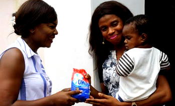 Thrill as Nollywood star, Chioma Akpotha takes Omo detergent to residents