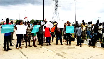 Residents protest naval officer shooting in Ikorodu