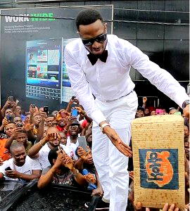 D’ banj shares Koko Garri at Ikeja