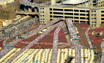 2016 Hajj: Pilgrims perform stoning of devil hitch free