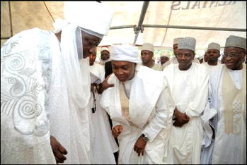 Hoodlums throw sachet water, stones at Saraki, others in Ilorin