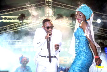 Photos: Sean Tizzle weds on stage in Lagos