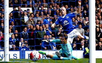 Koeman leaves Saints for Everton millions