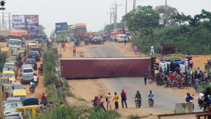 Accident : 5 die, 2 injured on Sagamu/Abeokuta expressway