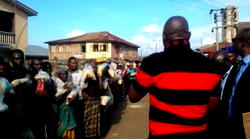 PHOTOS: Fayose distributes customized rice in Ekiti