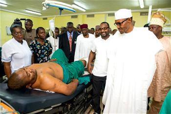 Buhari visits victims of Abuja bomb blast in Nat’l Hospital
