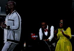 AY settles rift between Gordons and Helen Paul on stage