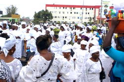 ‘Red and white women’ clash over Oshiomhole, Igbinedion