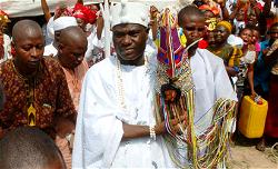 Photos: Ooni of ife, Oba Enitan Ogunwusi presented with the Aare crown