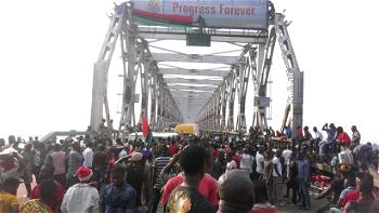 Delta LG polls: Thousands stranded at Onitsha Bridge Head