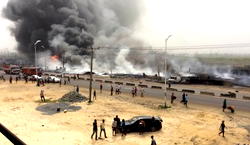 Cars burnt as pipeline fire bars traffic on Effurun/Sapele express