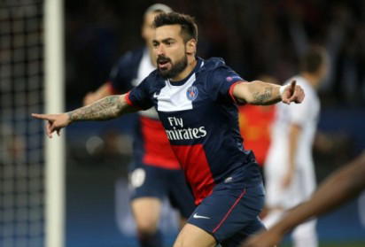 Chelsea battle Barcelona for Lavezzi