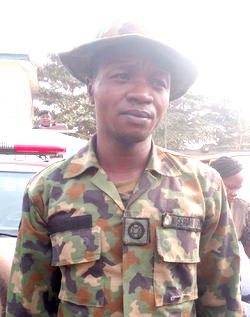 Unbelievable! Dismissed, serving  soldiers, policemen fight  for escort jobs