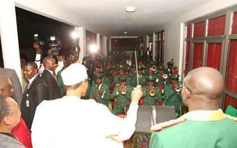 Photos: Buhari relishes ‘old good days’ in Army @ Guards Brigade Dinner