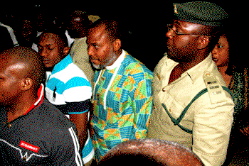 Breaking: Biafra: Kanu refuses to remove handcuffs, step down from van