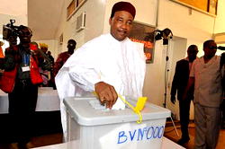 Niger presidential election extends to second day