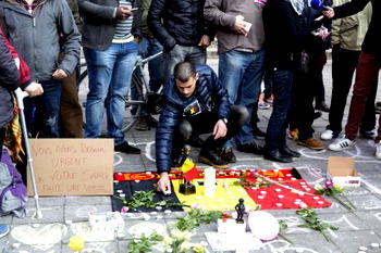 2 suicide bombers at Brussels airport, ‘actively looking’ for third: prosecutor