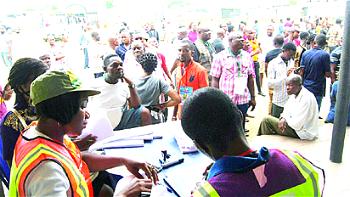 Rivers election: PDP, APC supporters clash at Peterside’s community