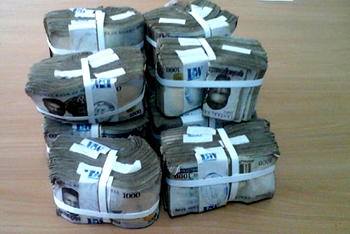 Bullion van’s N5m : Ambode gives two police officers N250, 000 each