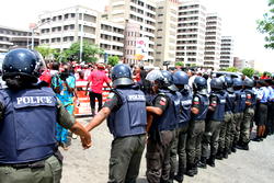 Photos: Riot Police prevent #BringBackOurGirls demonstrators entry into Aso Villa