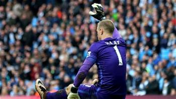 Hart trains with Man City ahead of PSG trip