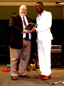 Jonathan Gives Keynote Speech at US University, Receives Award