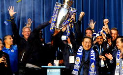 Thousands turn out as Leicester parade trophy
