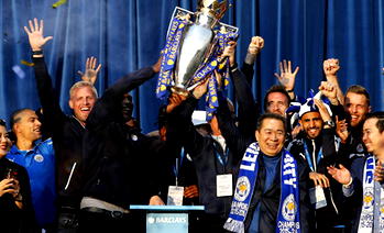 Thousands turn out as Leicester parade trophy