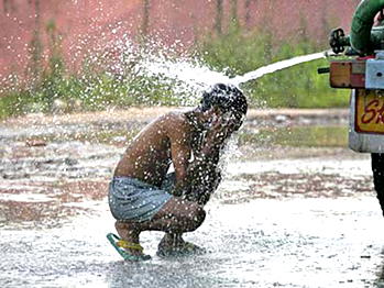 Heatwaves: More discomfort, health risks