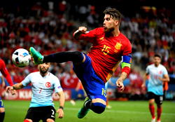 Spain beat Turkey 3-0 to qualify for Euro 2016 last 16