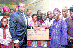 Apapa Family donates N15m books to 125 Lagos schools