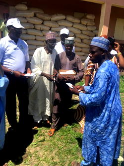 Insurgency: 1,000 Borno farming families get N40m, food stuffs