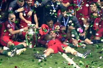 Video: Mammoth crowd welcomes victorious Ronaldo, team mates