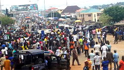 Protesting students shut Kogi over protracted strike by varsity teachers