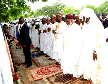 Photos: IBB, Abdulsalami Abubakar, others  performing Raka’at prayer at Mina