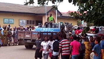 Photos: Adeboye’s wife, Folu distributes food stuffs to widows